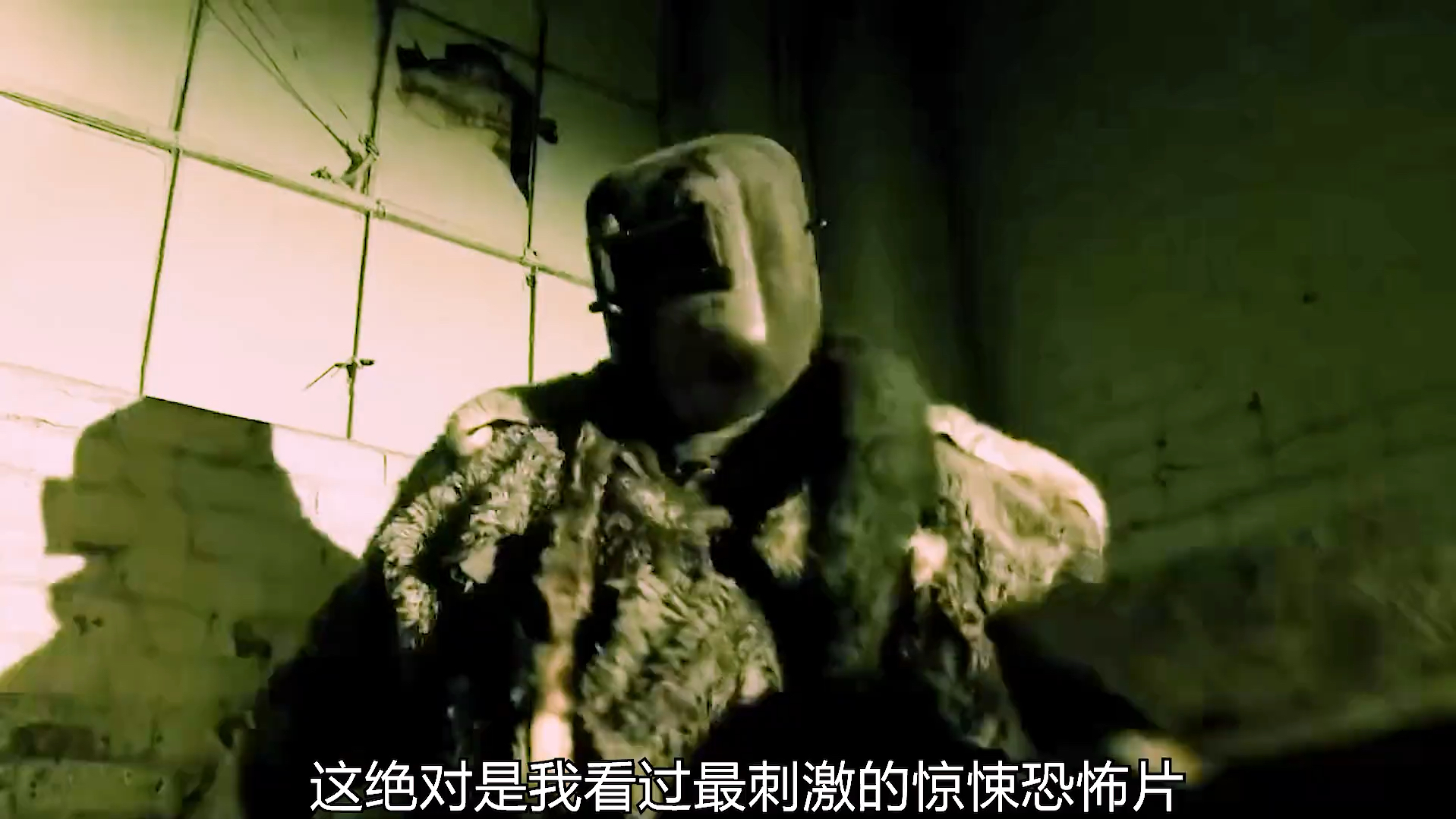 《血汗工厂》完整版 一群男女前往废弃仓库聚会,殊不知却遇恐怖屠夫