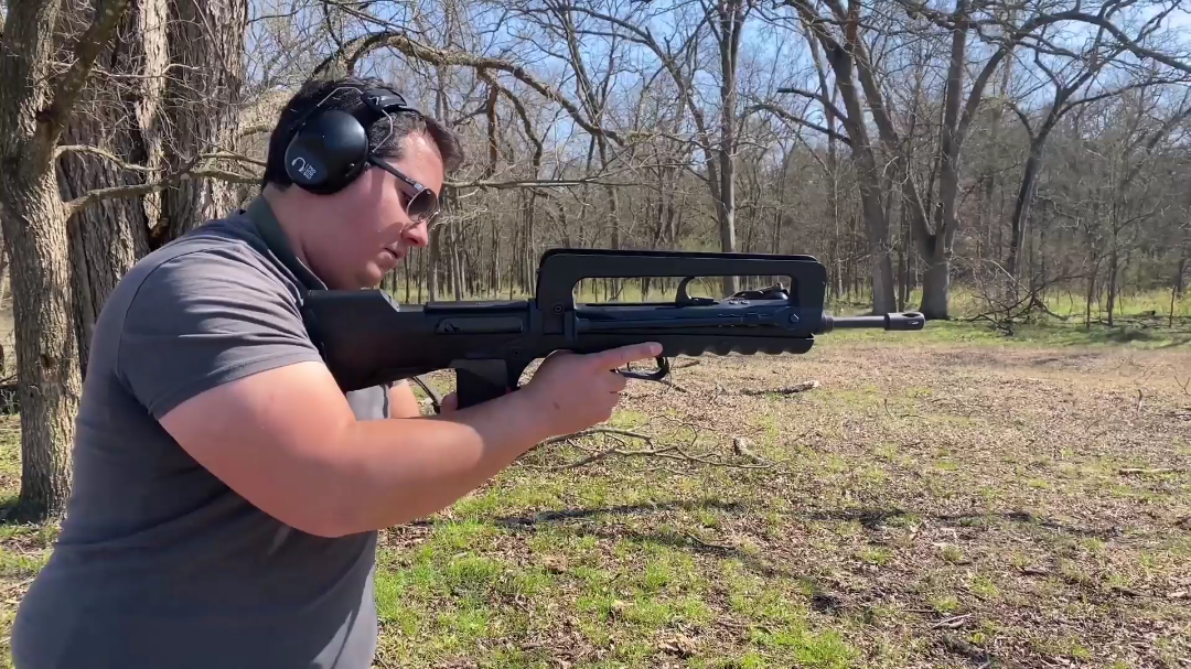 法军法玛斯突击步枪 对95式设计影响最主要的参考原型