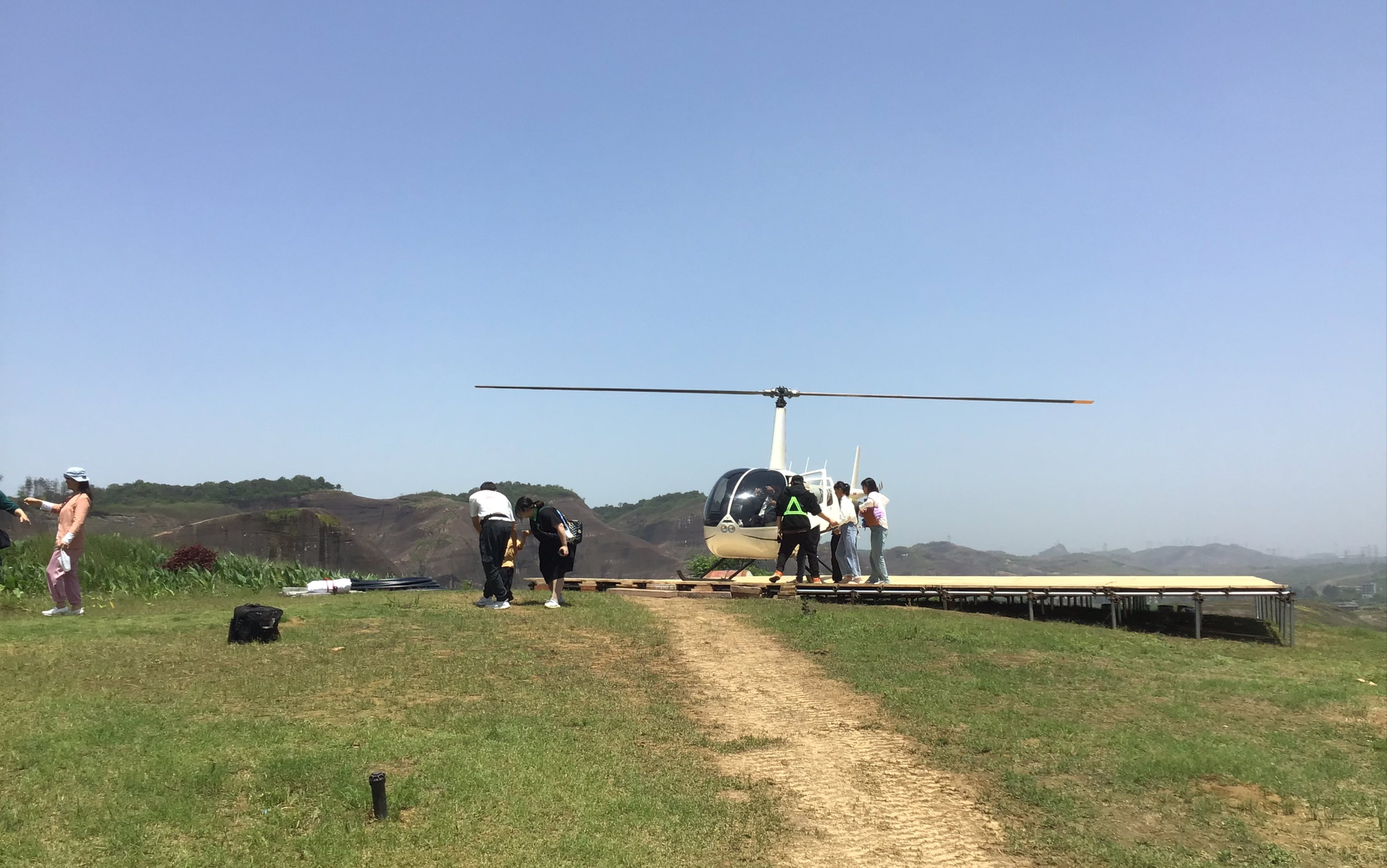 高椅岭罗宾逊r44小乱流着陆临时机坪