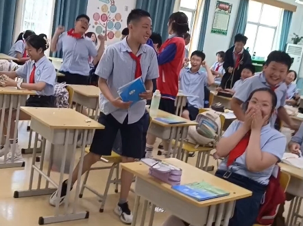 当学生得知下节课被调成体育课后的真实反应