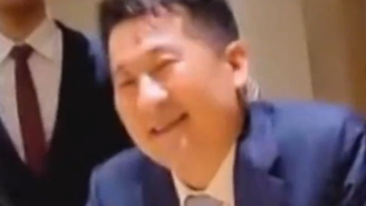 佘智江被捕画面曝光：满脸笑意、十分嚣张！