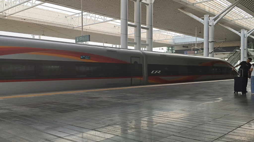 cr400af-z2292/2293担当g664(西安北-北京西)出洛阳龙门站