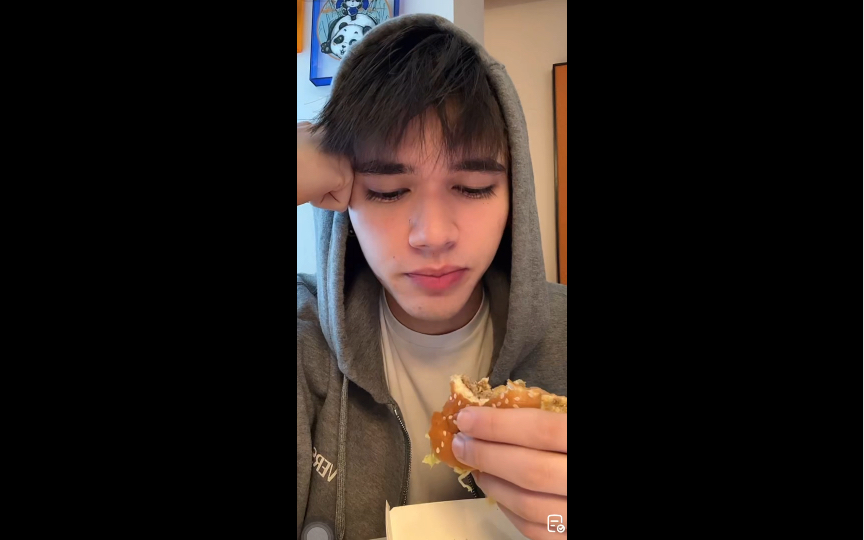 【庆怜吃汉堡薯条直播】"我想改一下专辑名字.