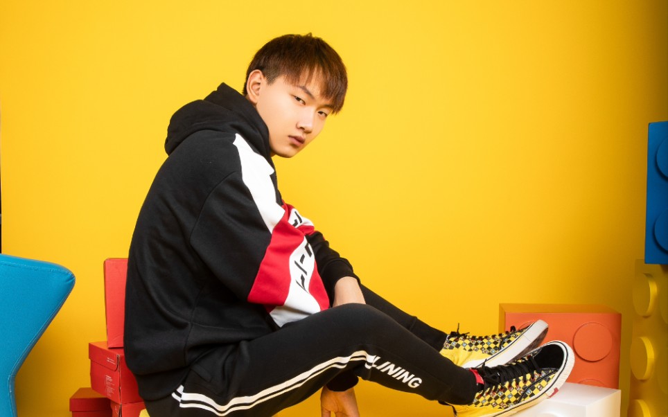 qghappy.fly(飞牛) 夜深人静的时候我就出来了 191105