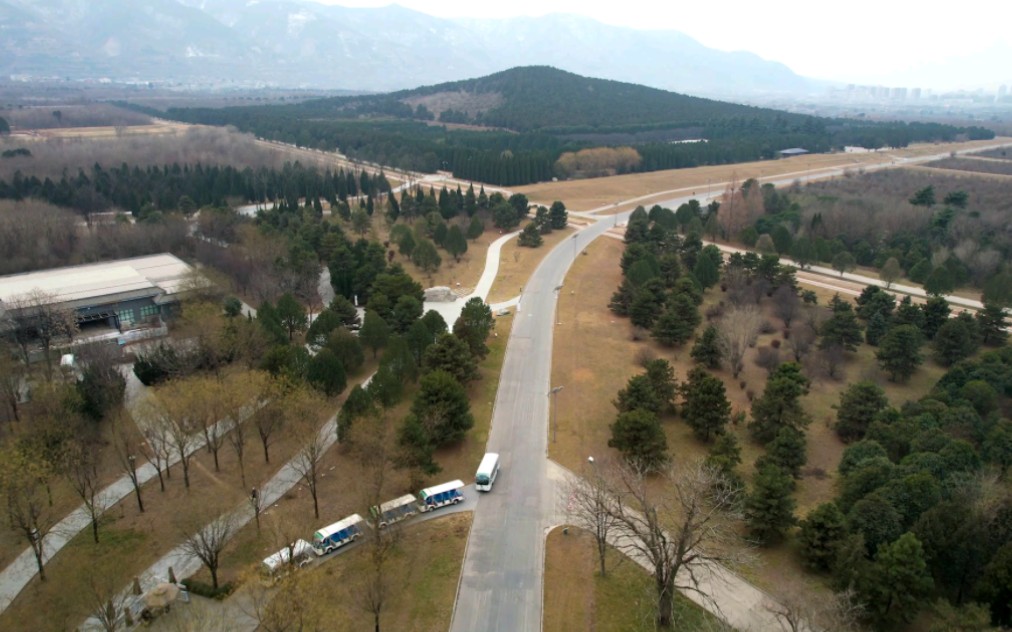 航拍西安市临潼区秦始皇帝陵博物院骊山园美景哔哩哔哩bilibili