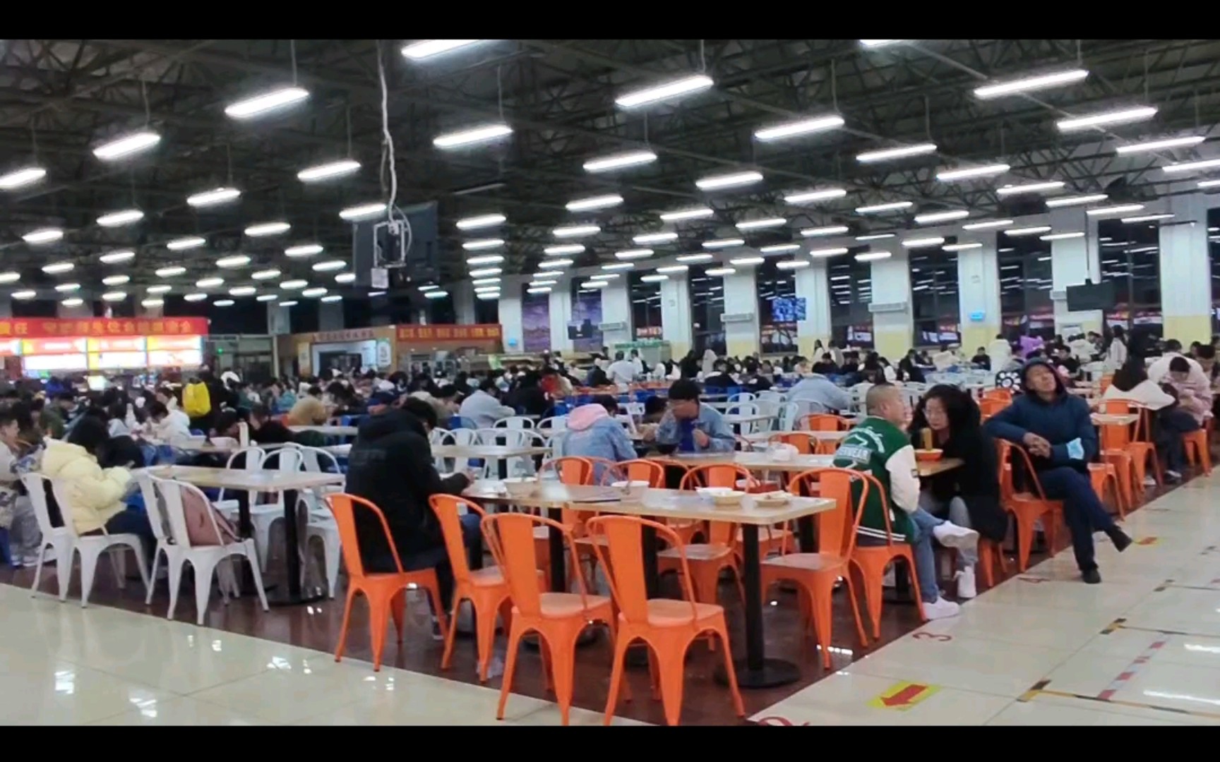 我们今天成功混入大同大学食堂,哈哈,好便宜啊!