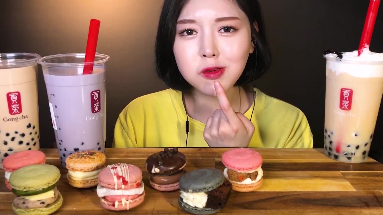 韩国美女吃播文福姬小姐姐马卡龙和贡茶吃播tapikakaokaokate吃播