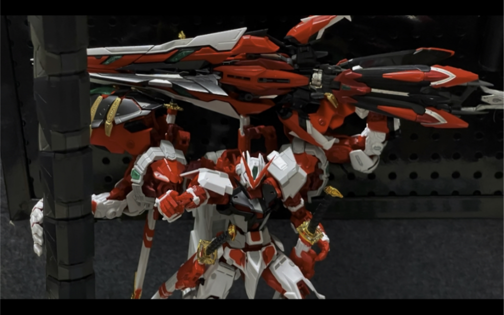 猩猩红异端战术大剑