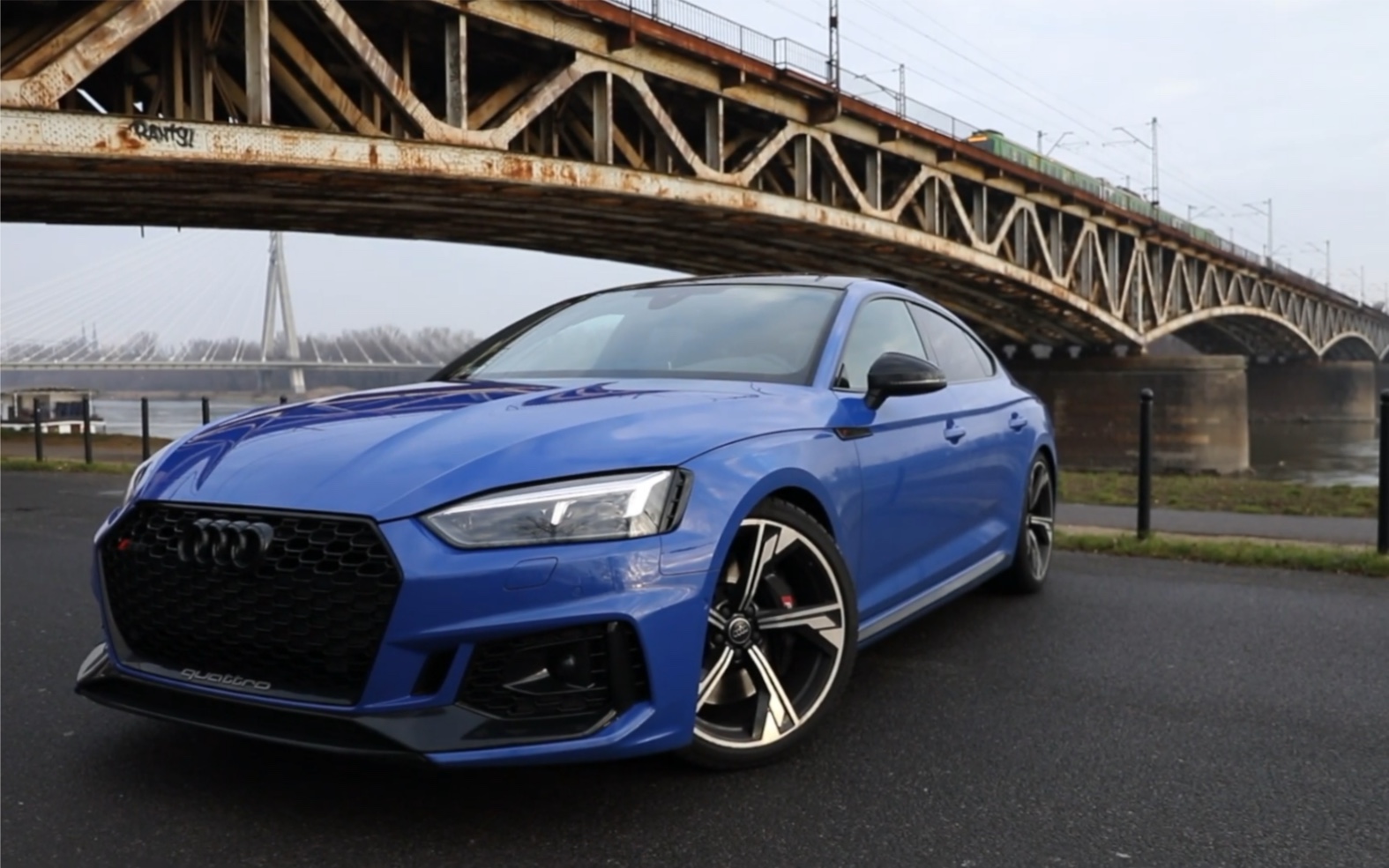 2019奥迪audi rs5蓝色内外装展示及行车测试声浪棒