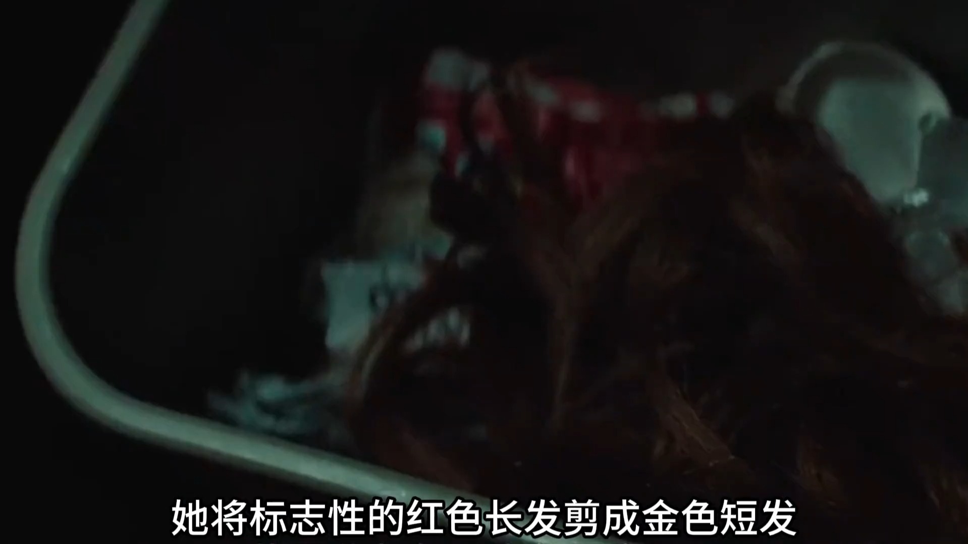 《幸运女神》，第一二集讲解 改编自玛丽莎·斯塔普利的同名畅销小说，讲述专业骗子“幸运儿”露西（安雅·泰勒-乔伊 饰）在被男友背叛后，被迫踏上逃亡之路的故事。她不