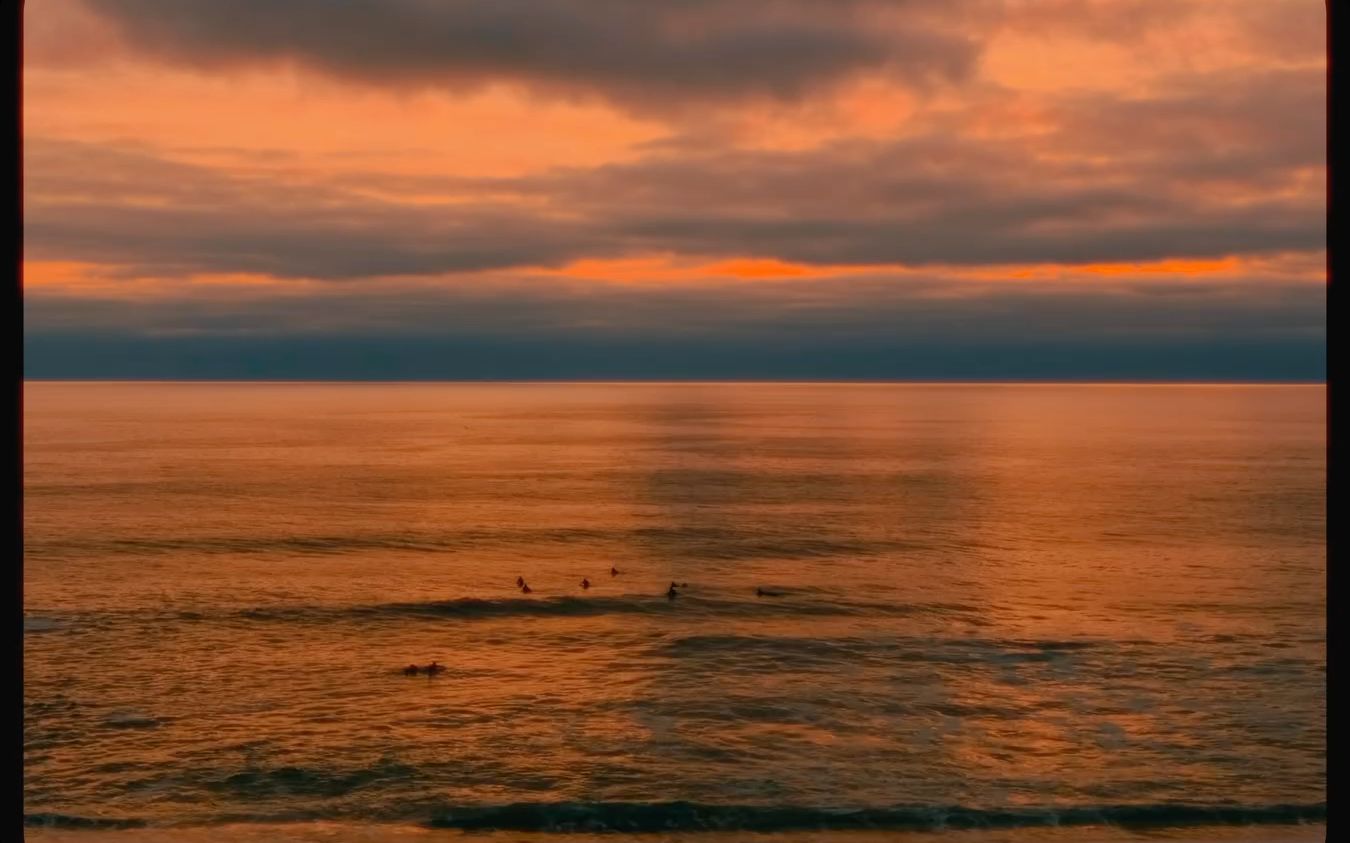 非静止画面 | 黄昏时分在海边看一场不会重复的落日 | ins博主:aawoza