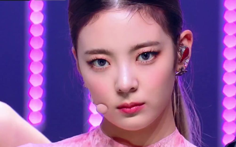 itzy最新回归曲loco 210930打歌舞台_哔哩哔哩_bilibili
