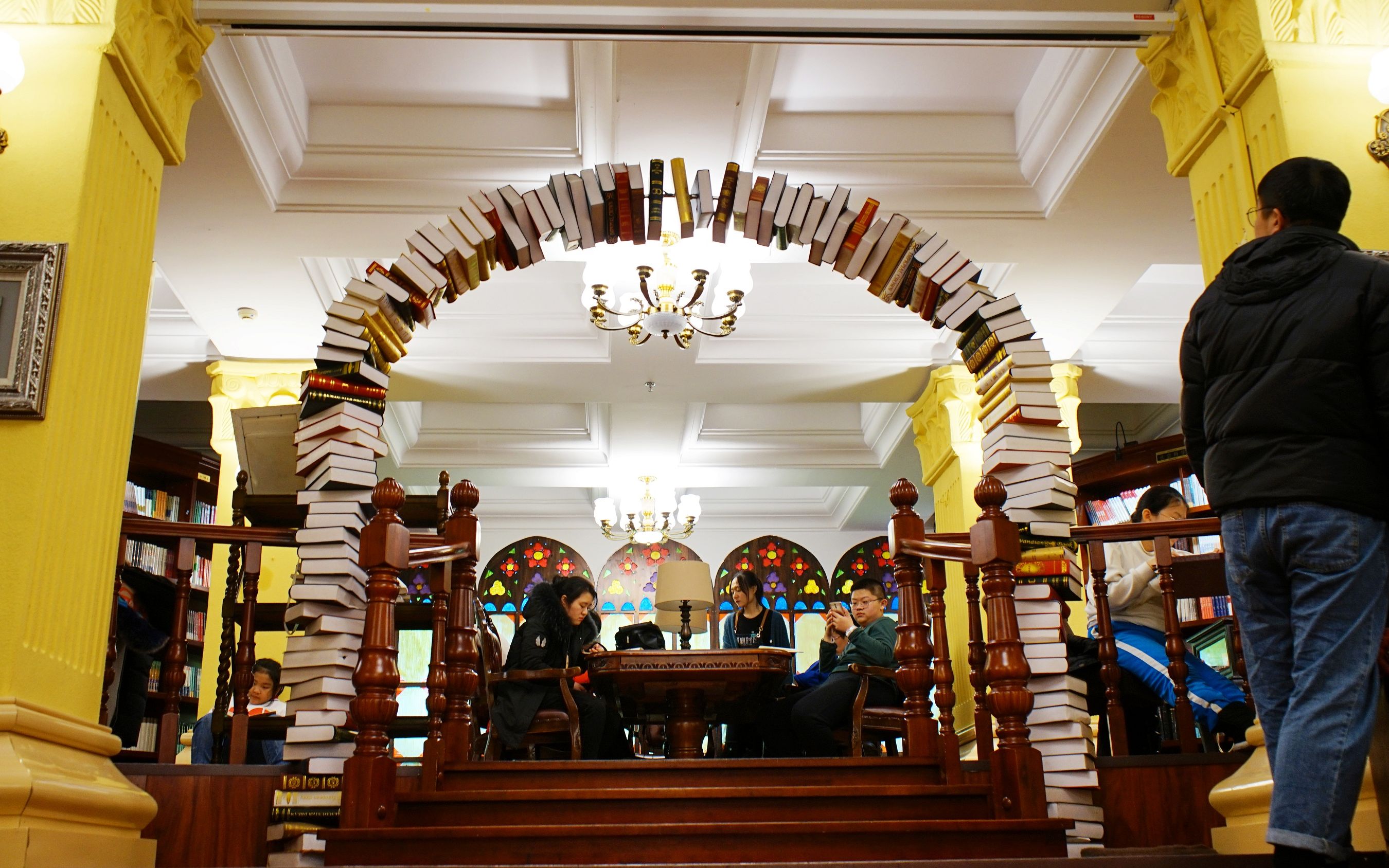 【大世界-哈尔滨】哈尔滨果戈里书店,被誉为中国最美书店,没想到这么