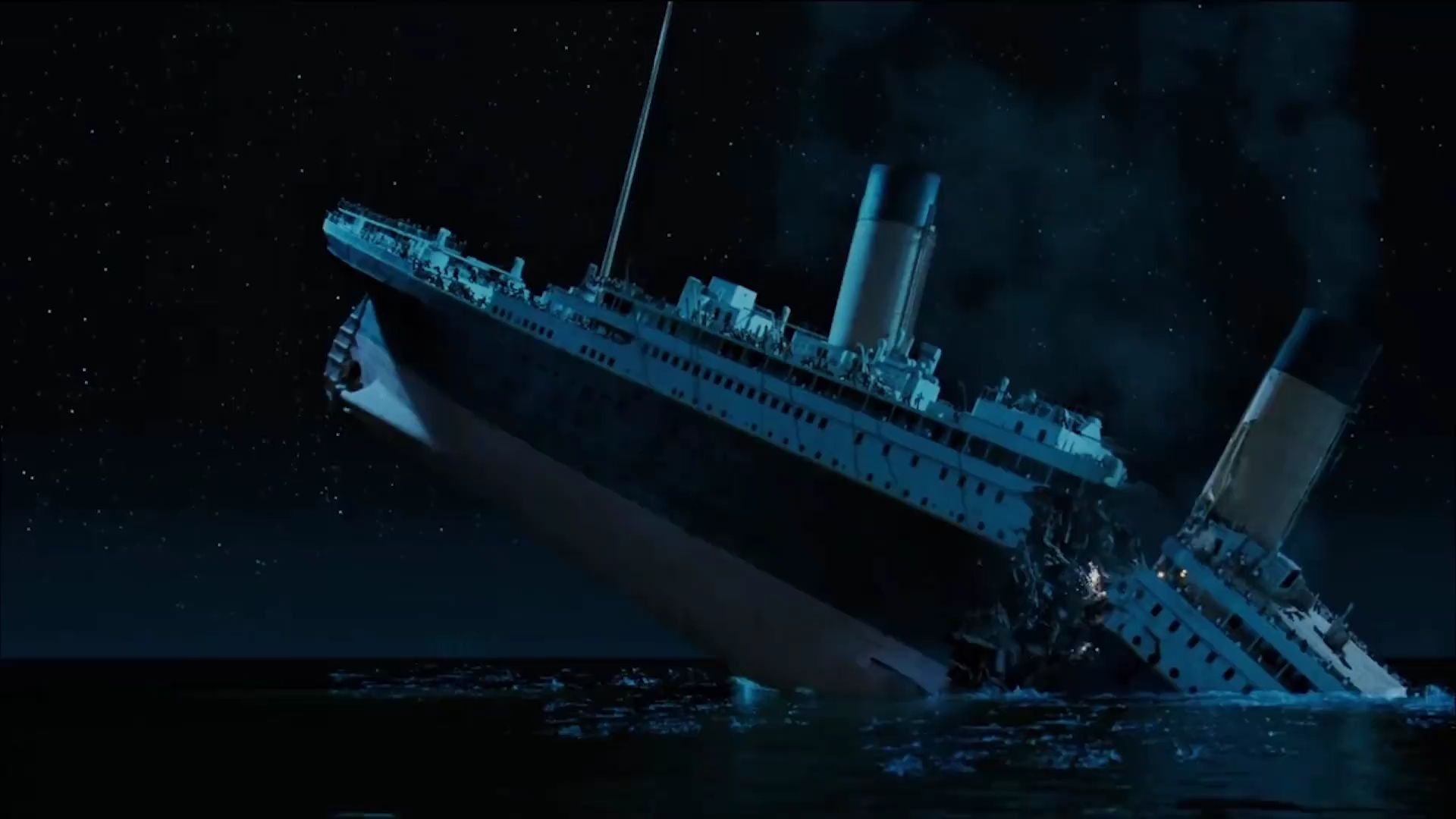 泰坦尼克号船身到底何时断裂的?