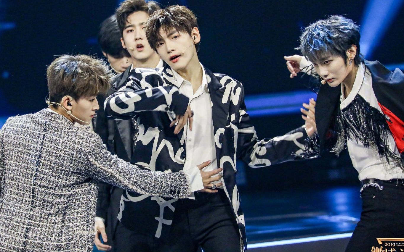 翟潇闻就要掷地有声的炸裂现场版舞台合集cut持续更新