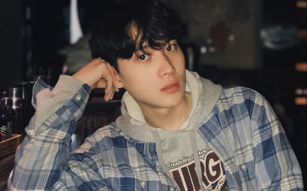 【直播录屏】井胧  11.19 穿女装跳女团舞