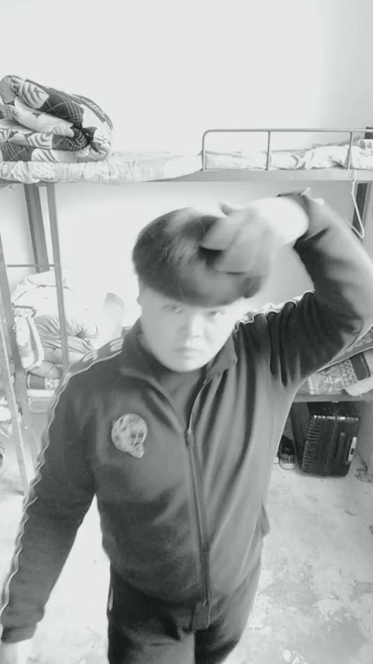 活动作品快手抖音沙雕视频胖小伙的精神锅盖头苏喂苏喂