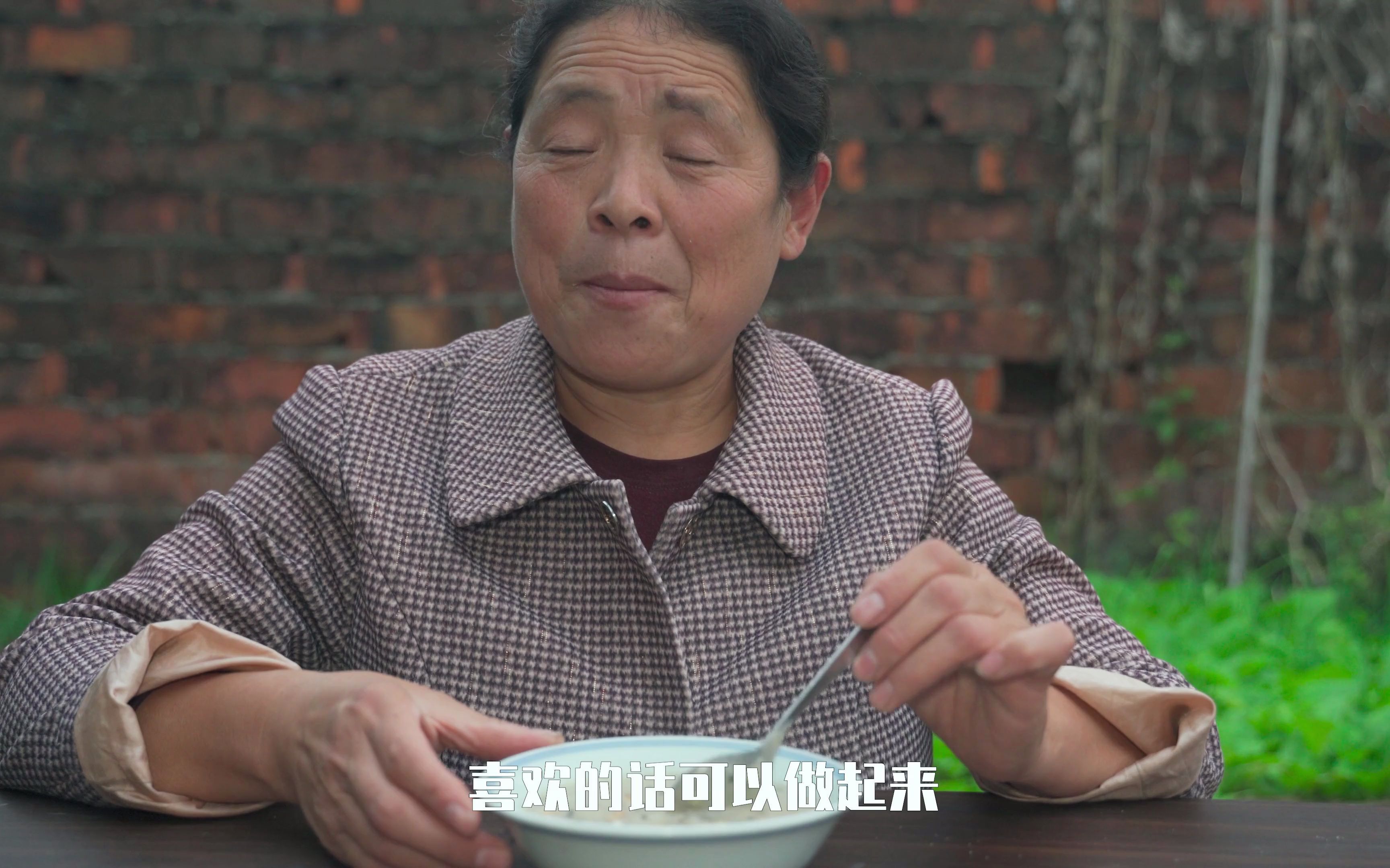 [图]60年前的一道美食，把面粉放进滚烫的锅里，现在很多人没见过