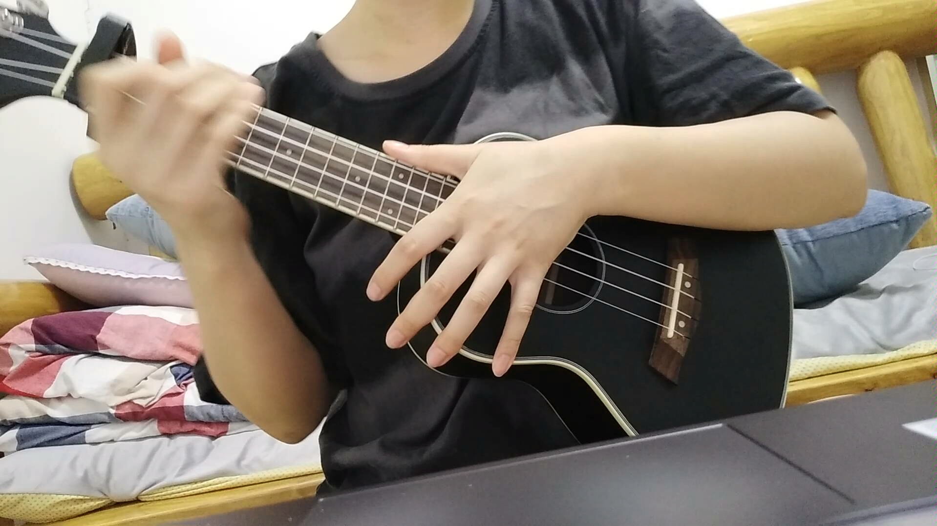 尤克里里弹唱一格格