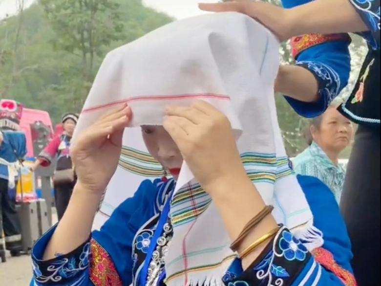 黔南布依族头帕包法