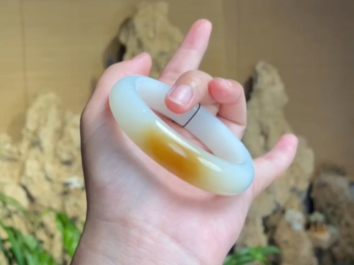 和田玉糖白玉手镯 红糖白肉 糖色漂亮 白度暖白色 密度高 结构细腻