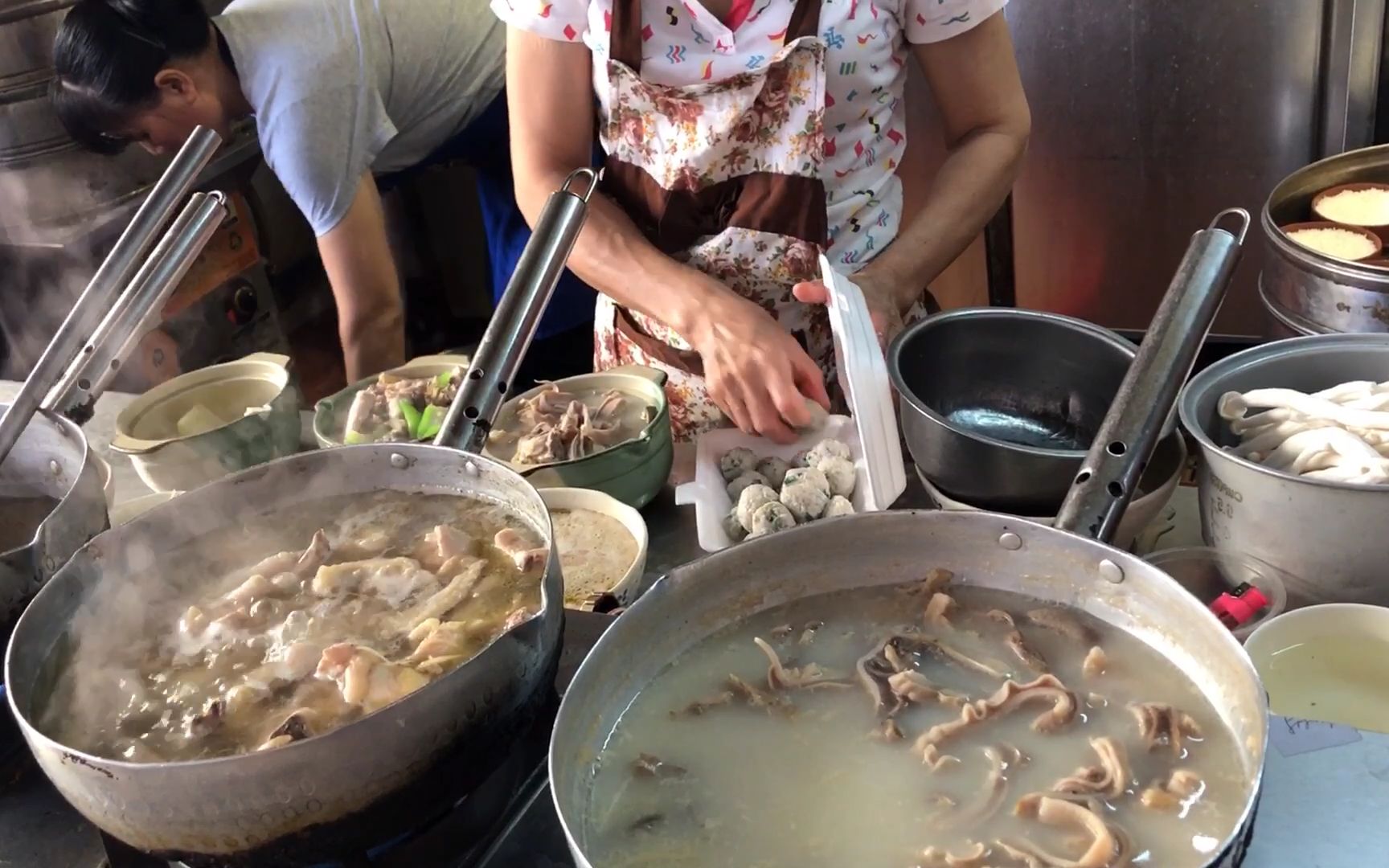 [图]藏在广州城中村的猪肚鸡汤饭，一锅18元，量大实惠能吃撑，人真多