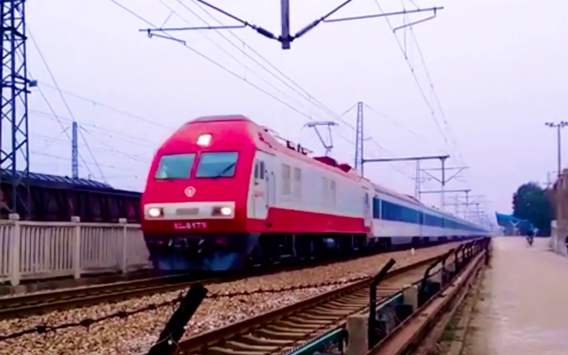 【机车户口】[上局沪段] ss9g0170 牵引z95次 太原-上海 通过南京东站