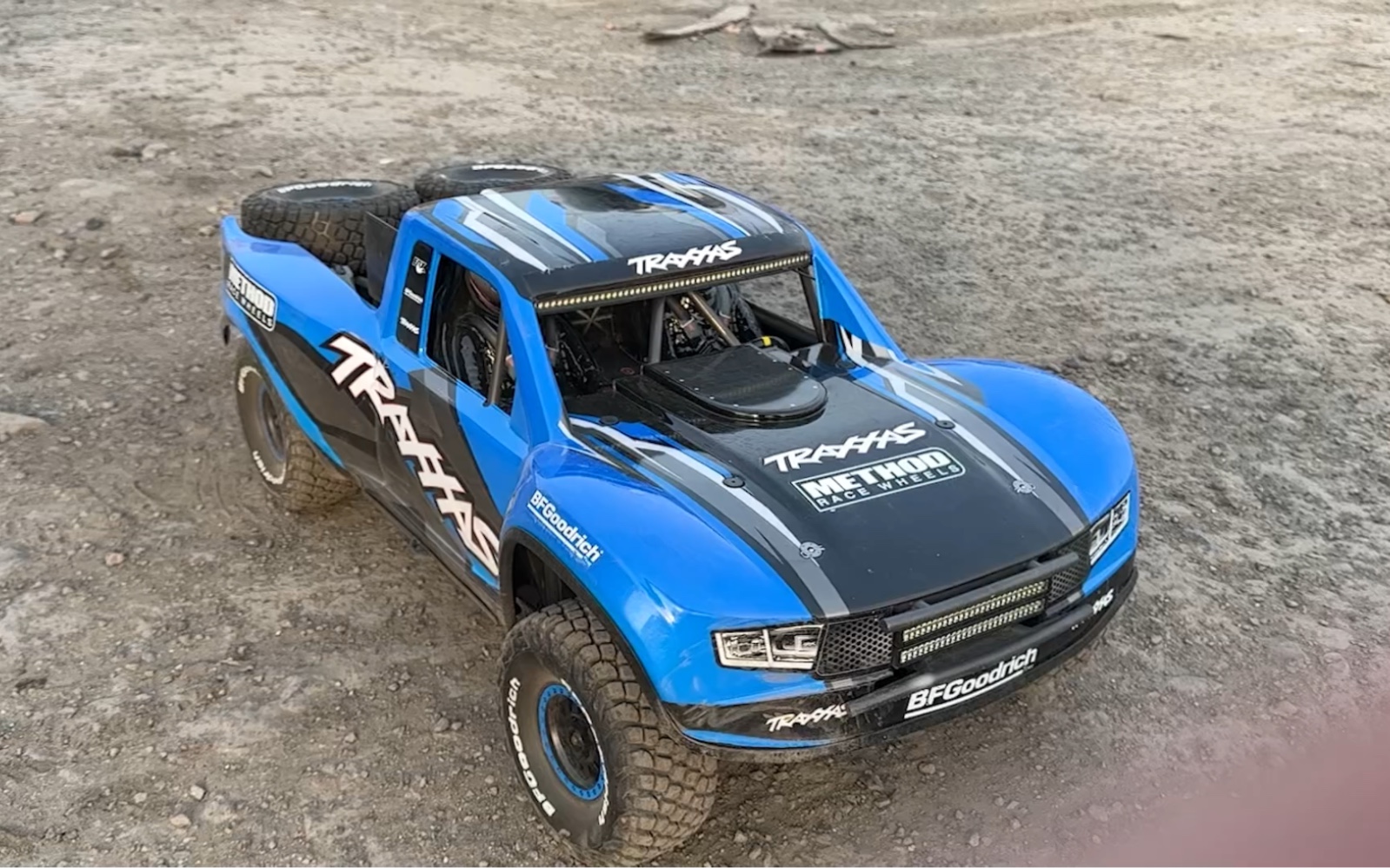 traxxas udr短卡拉灰