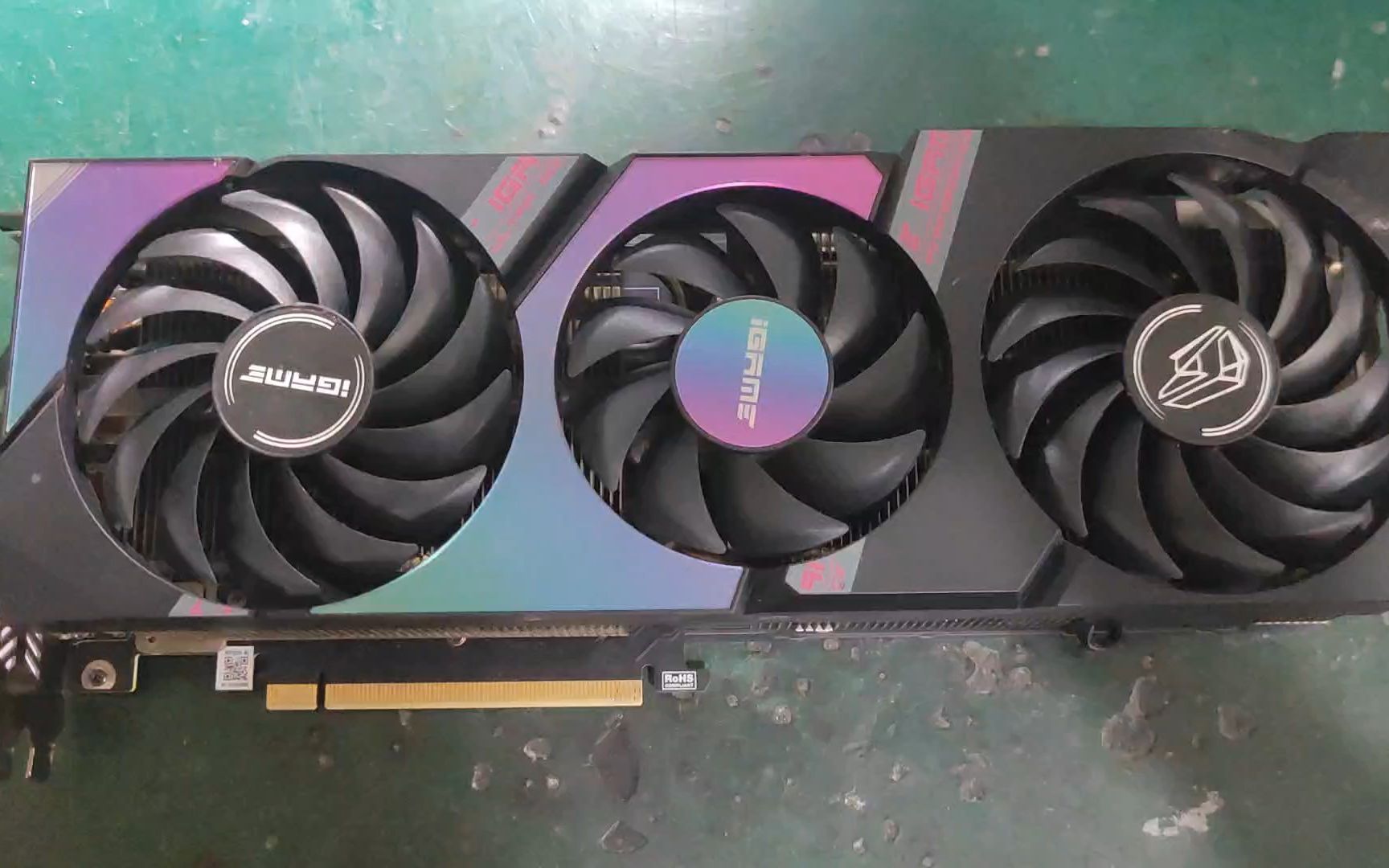 七彩虹3070意外进水,黑屏不显示,显卡黑屏维修