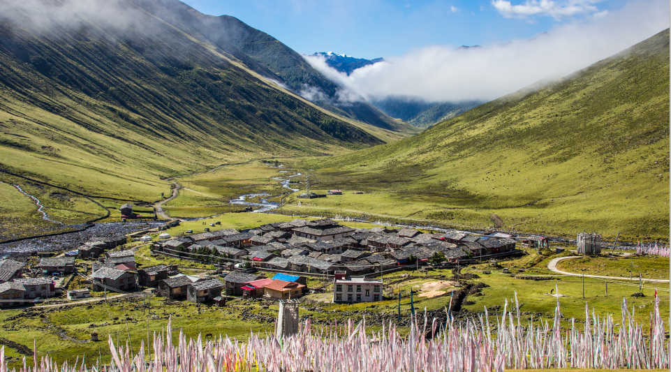 [图]川西丹巴高山牧场上的原始村落，因这种动物闻名于世