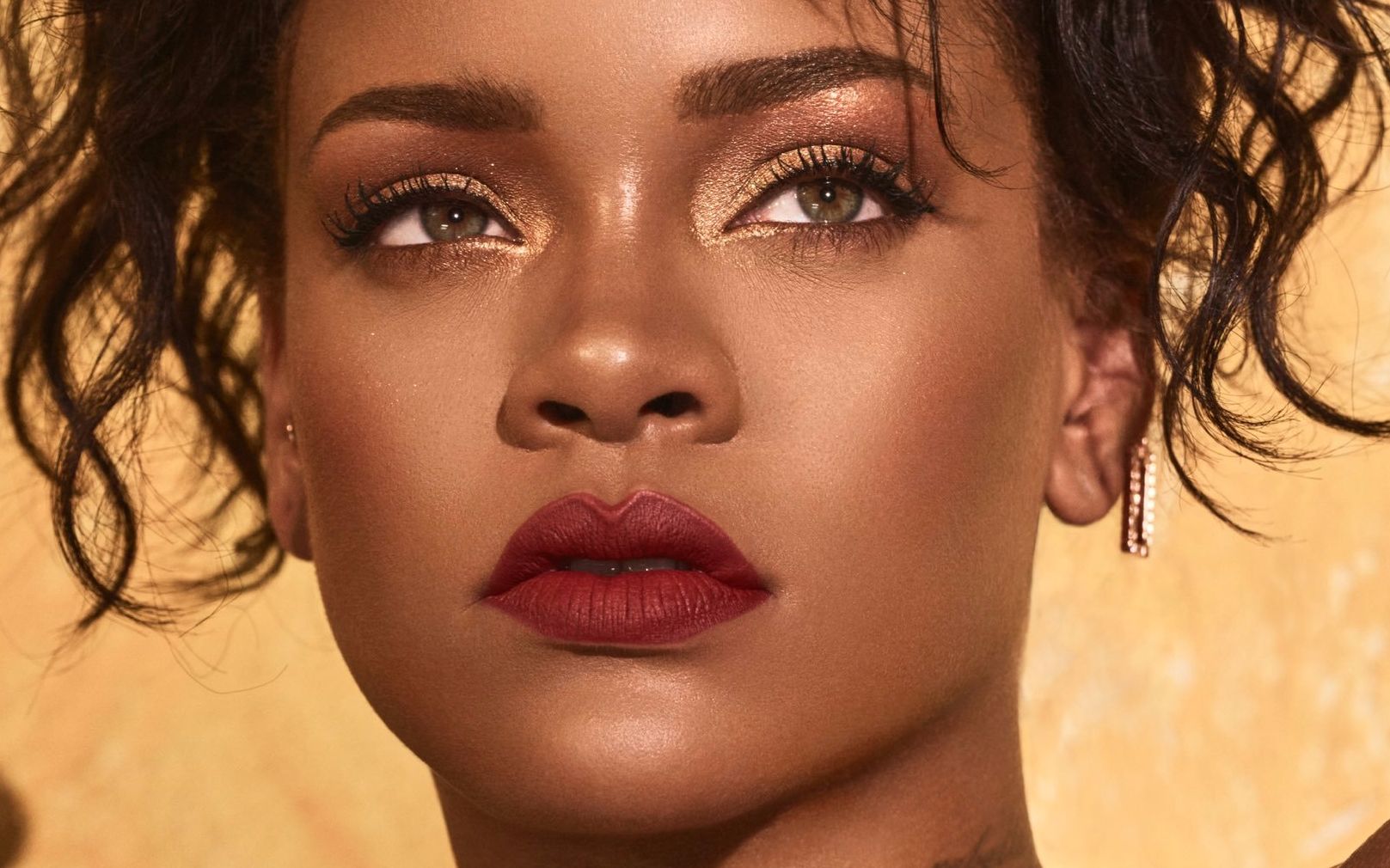 Rihanna彩妆图片