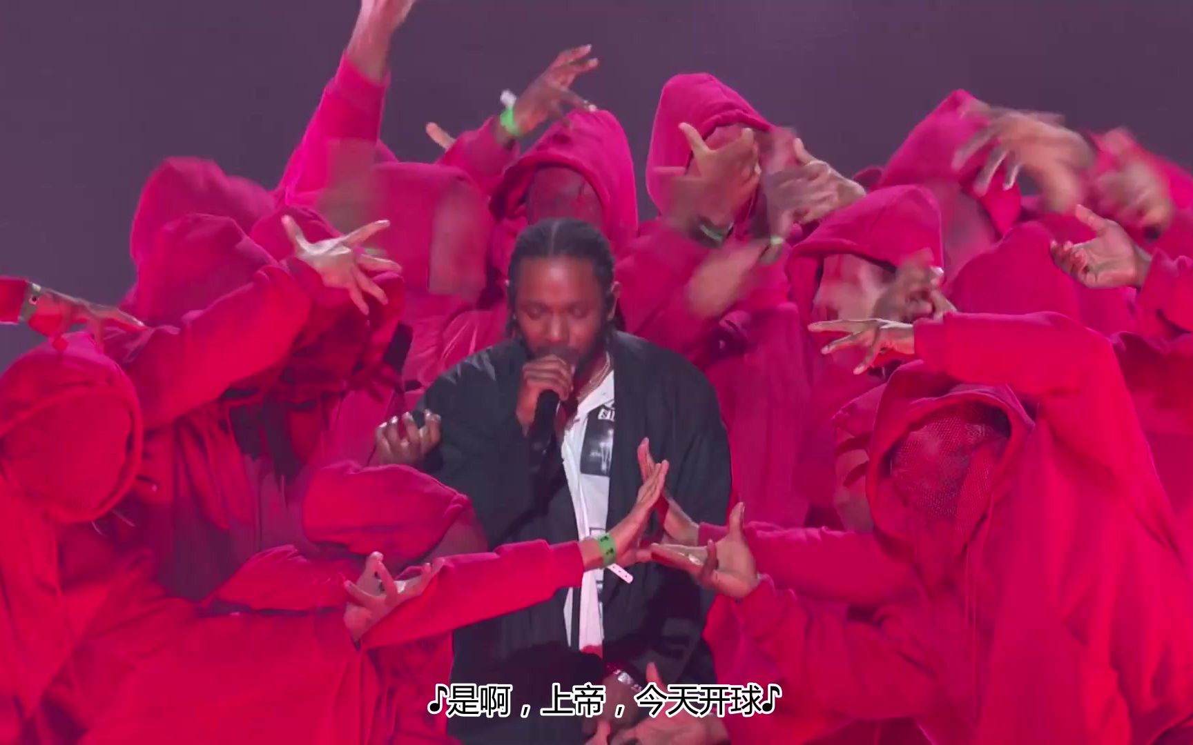 [图]这才叫开场秀：RAP大神喇嘛（Kendrick Lamar）携手摇滚老炮U2跨界完美演绎