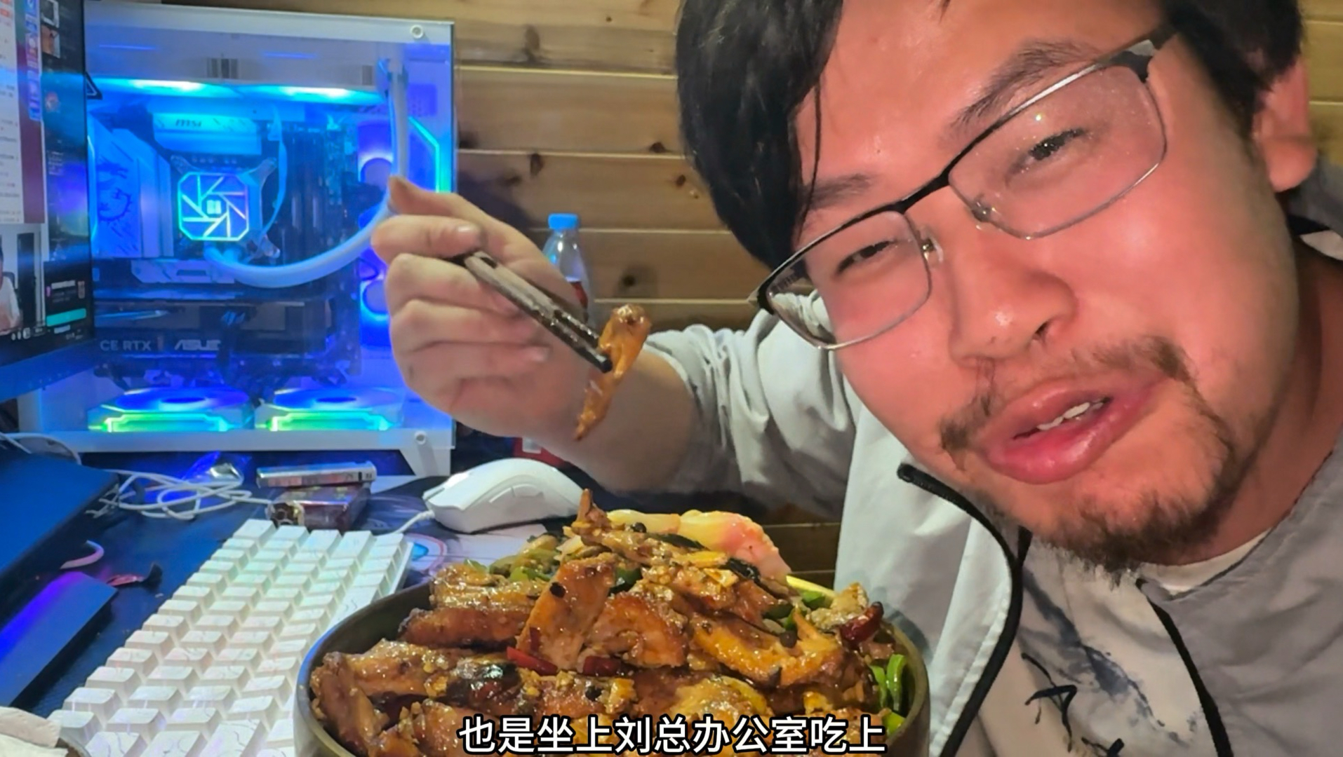 买了电脑不敢玩，怕你们说我躺平又封号了，只能持续建设牛家庄了。