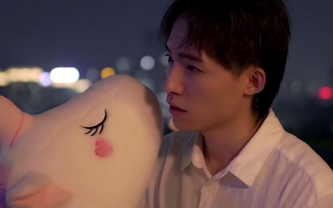 曹阳在全民k歌翻唱了一首《会不会》问那么多,却忘了是哪个帮我擦掉