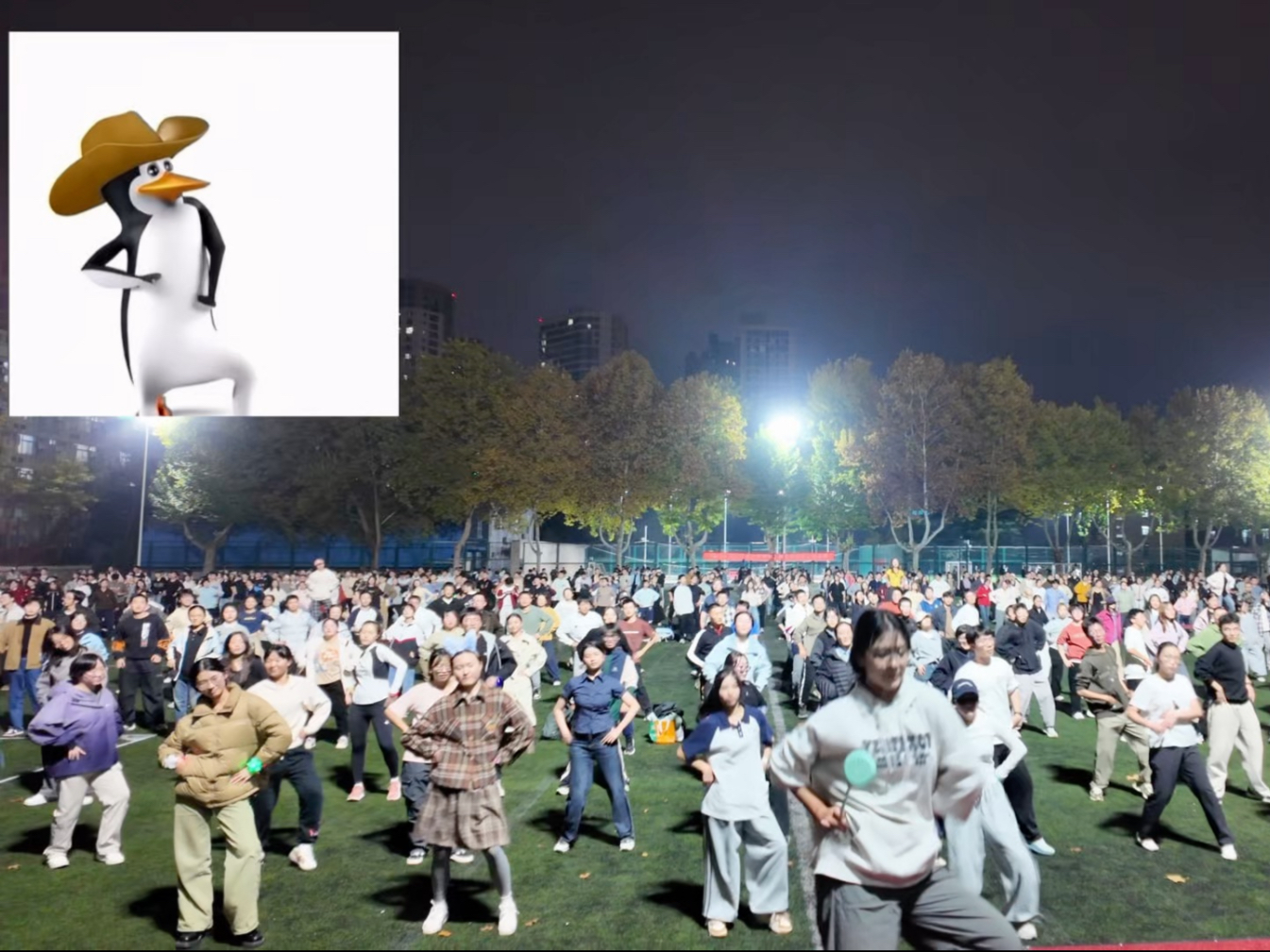 全网都在观看交大2000人企鹅舞我们还有双人舞哦