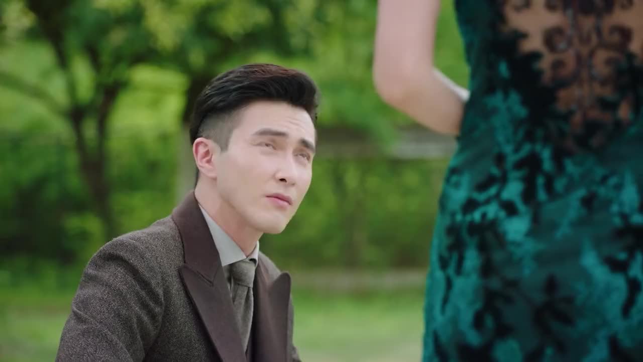 旗袍美探:马伊琍穿开衩旗袍,露出白皙长腿,高伟光内心波澜起伏