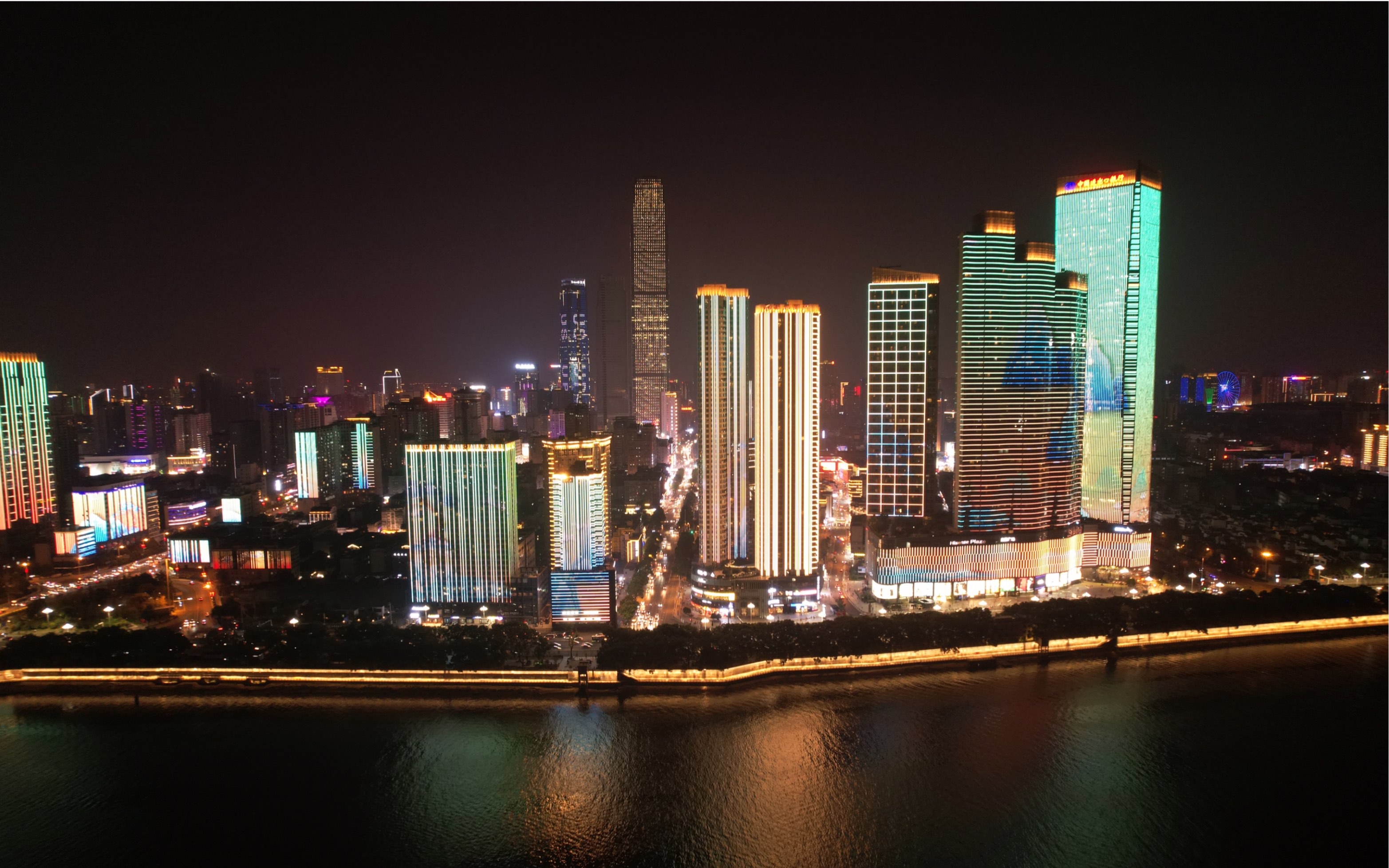 湘江风光带,橘子洲大桥,秋日夜晚去江边吹吹风吧