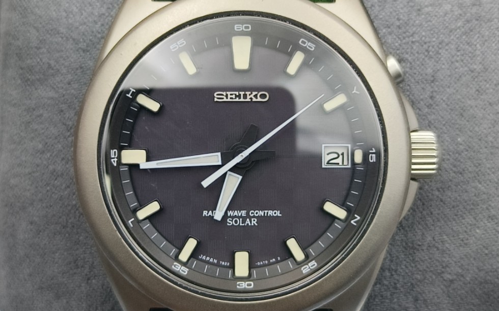 精工高端7b22钛合金光动能电波男表