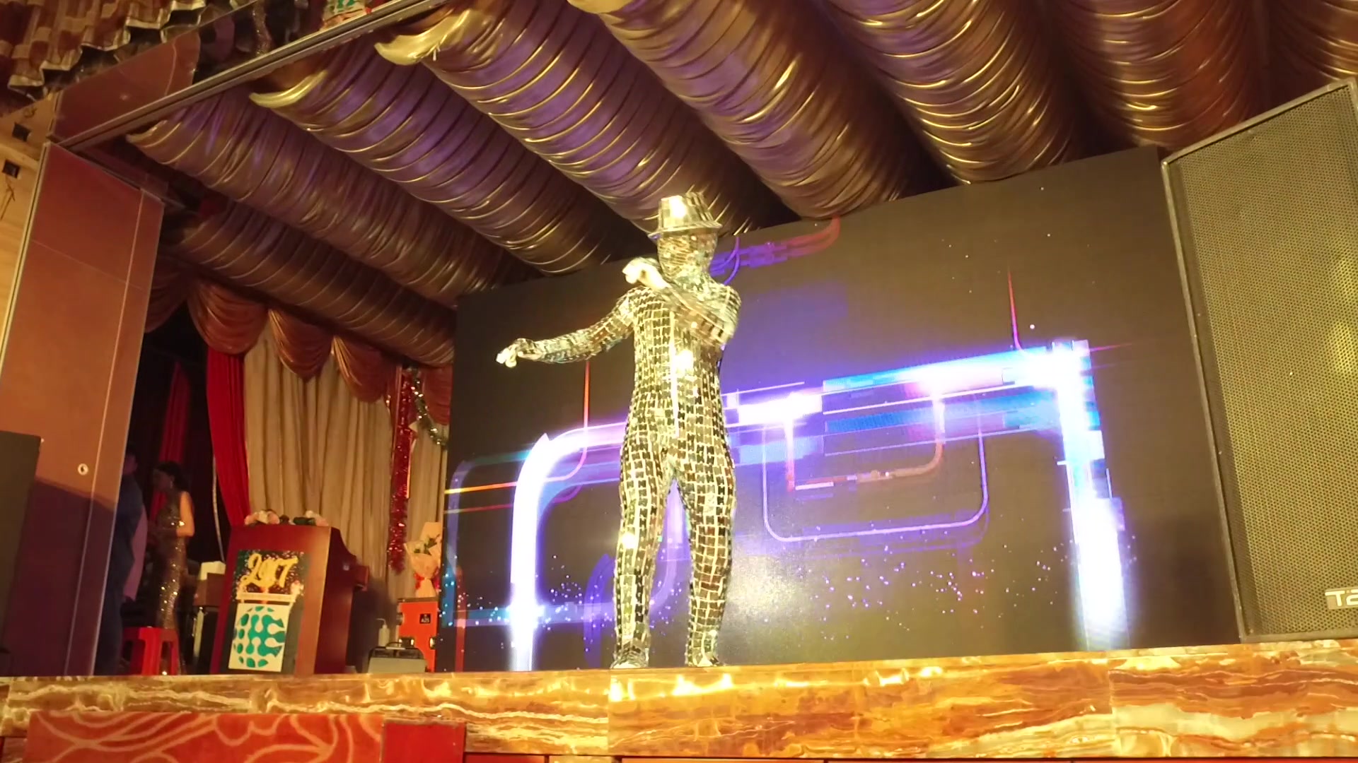 深圳 镜片人 机械舞 户外演出 solo【扑街dancer舞团】