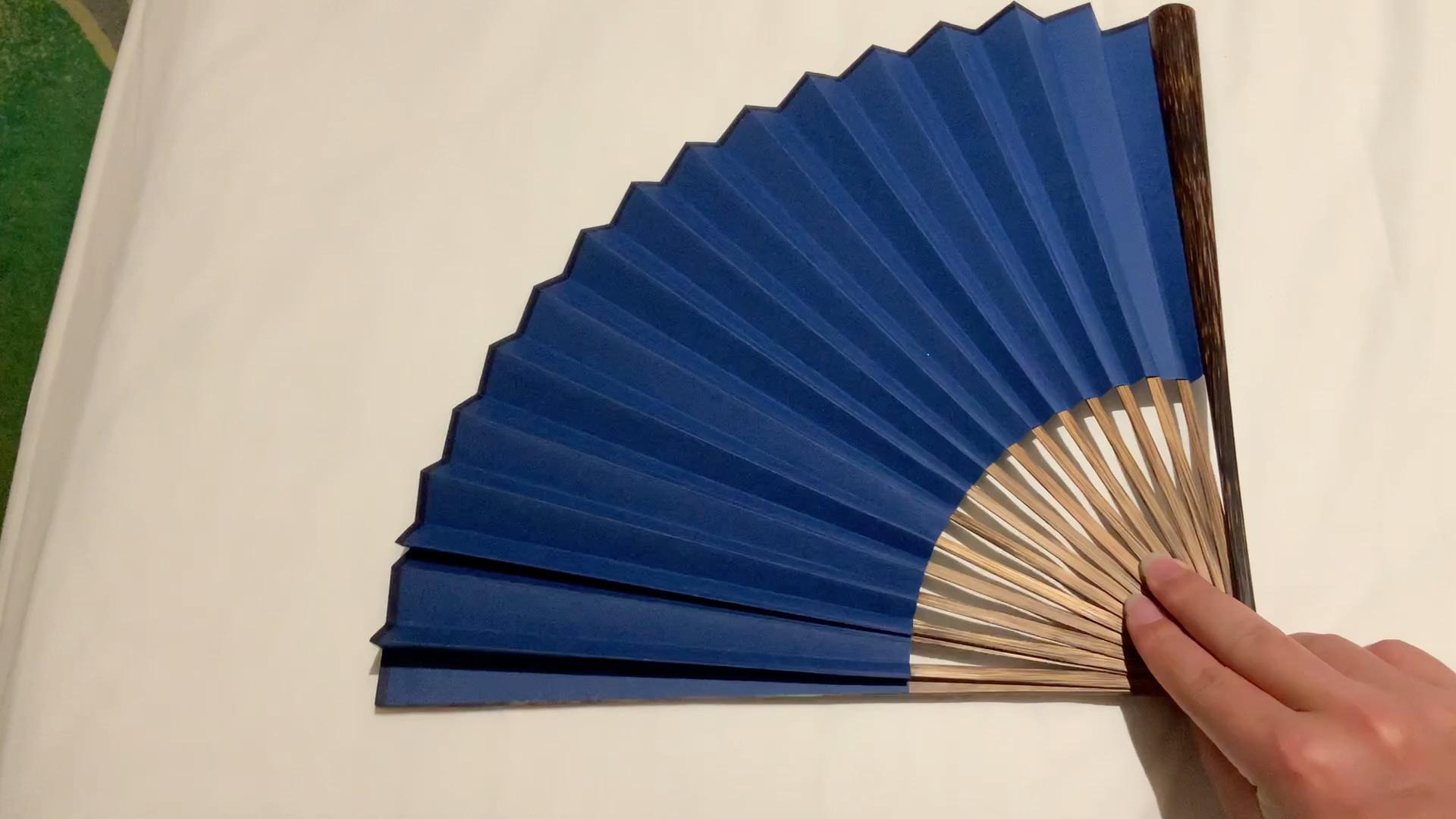 新到手折扇 蓝色鱼籽金银杏叶扇面