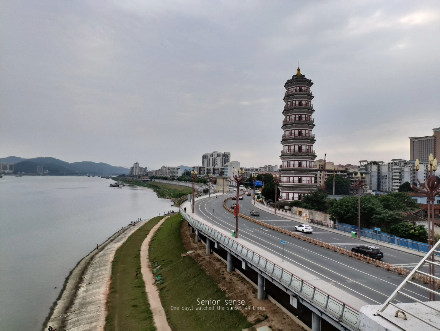 广东肇庆端州区滨江公园西江风景,今天的天气不错,短时小雨,西江实在