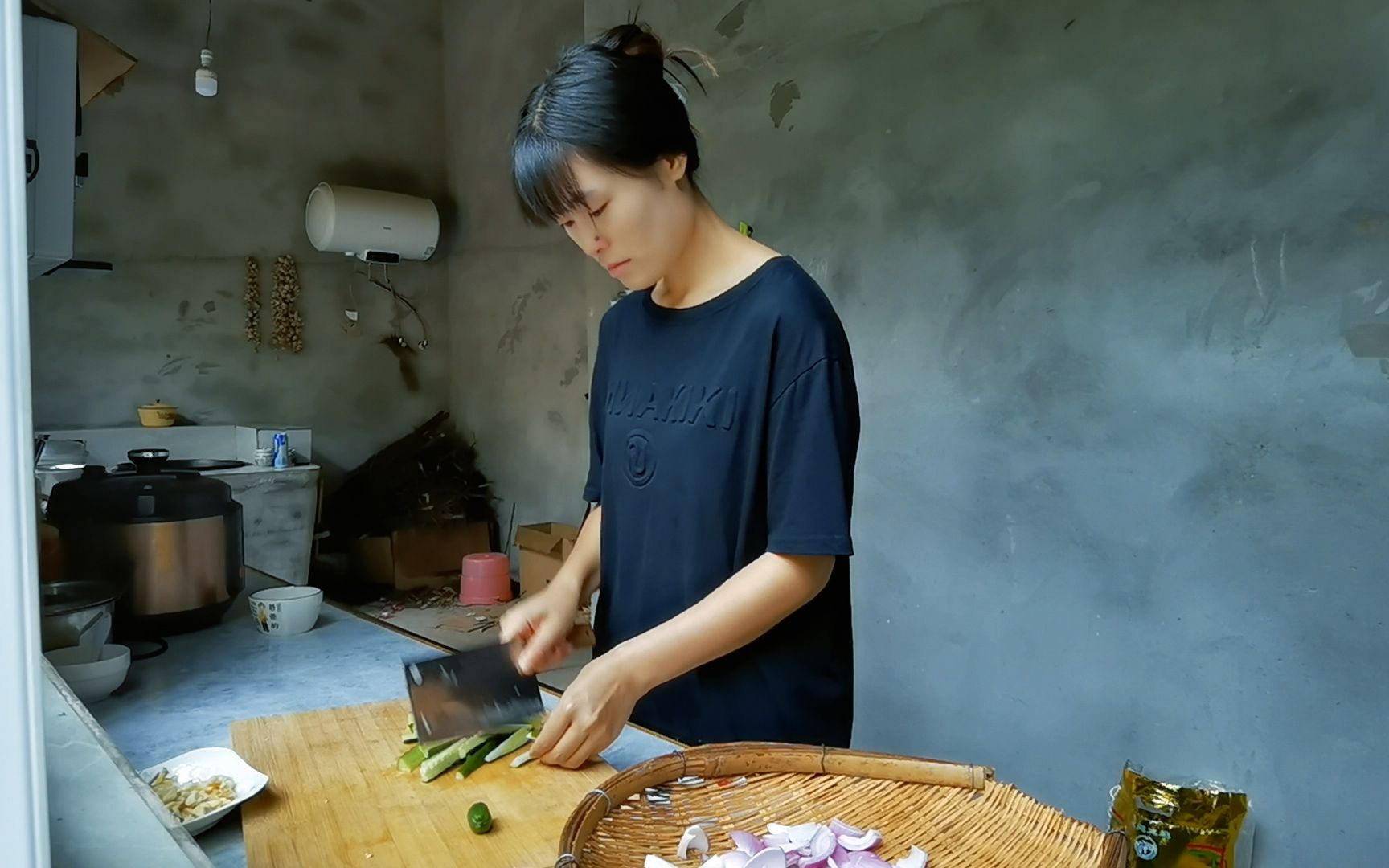 [图]有一个肉食主义的老公是什么样的体验，凤妹儿做了盘耙鸡脚，软糯弹牙