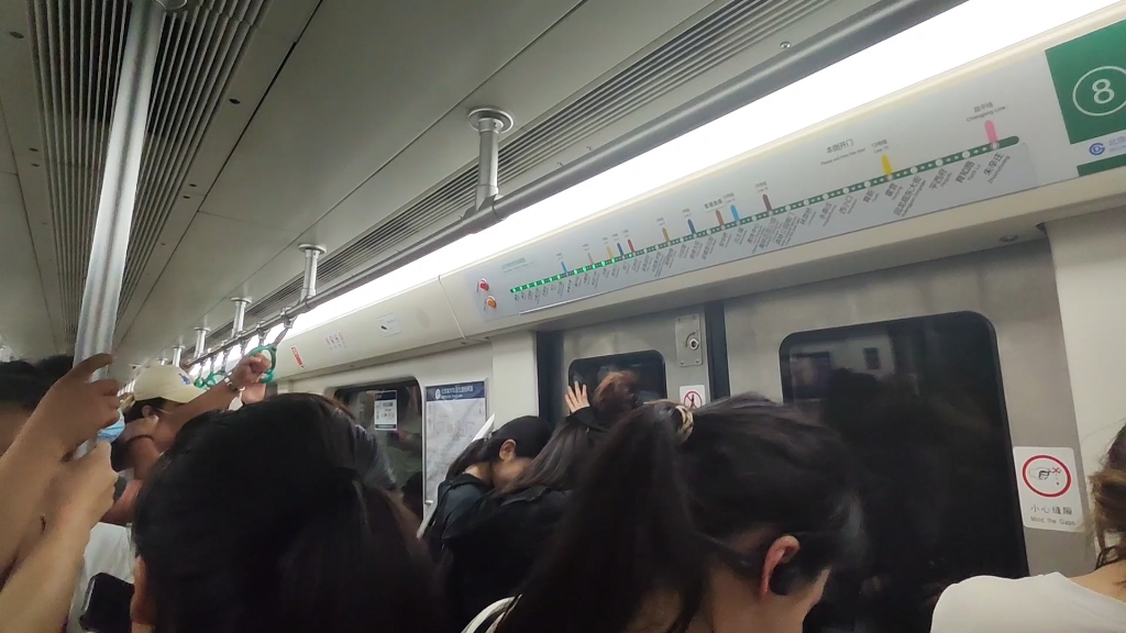 北京地铁8号线[开往瀛海方向]王府井-前门
