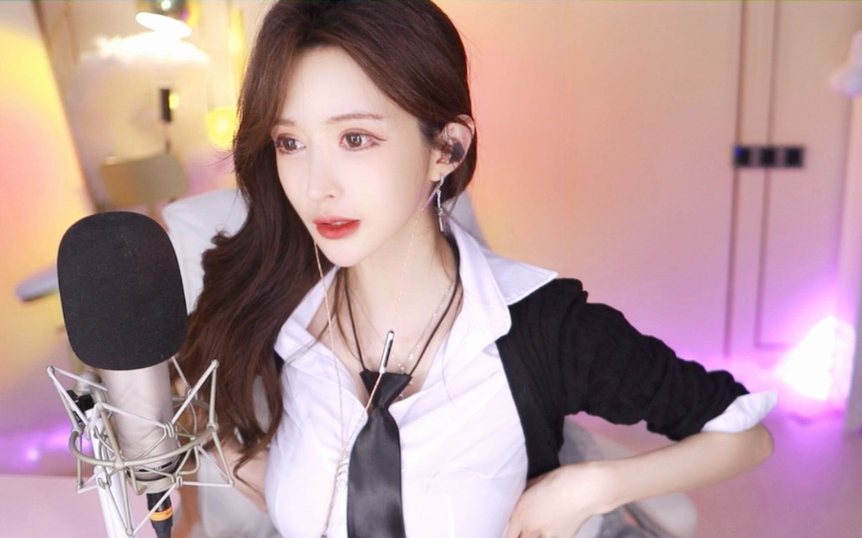 王羽杉来自王阿姨的职场cos美美哒