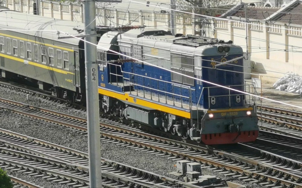 df7c-5526牵引回库车(看看有几种水牌)