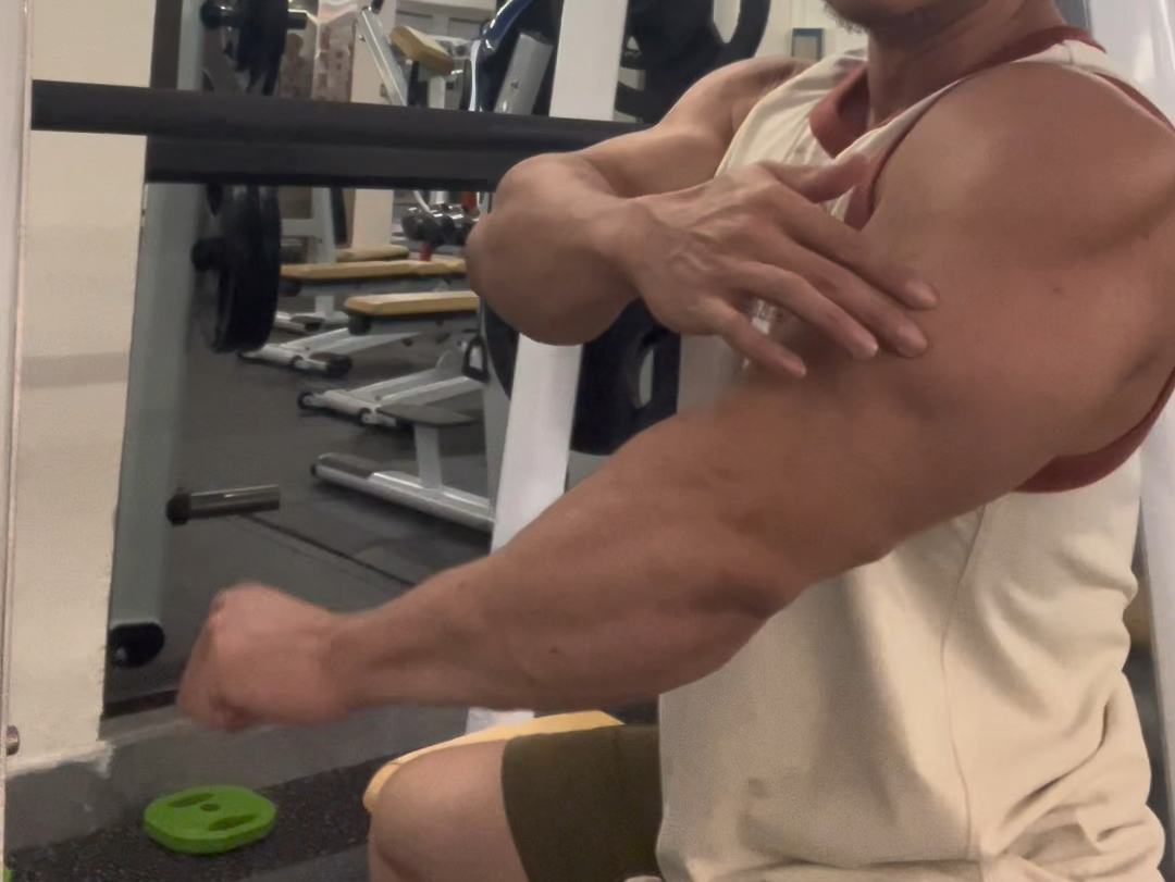 三头肌训练详解,窄握推举