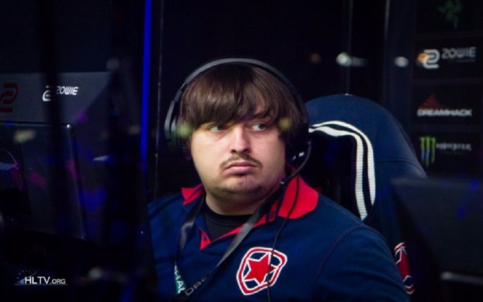 csgo精彩时刻dosia在决赛扔的高智商手雷pglmajor