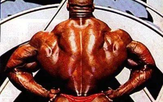 "上帝在周日并没有休息,但在这一天创造了罗尼库尔曼"