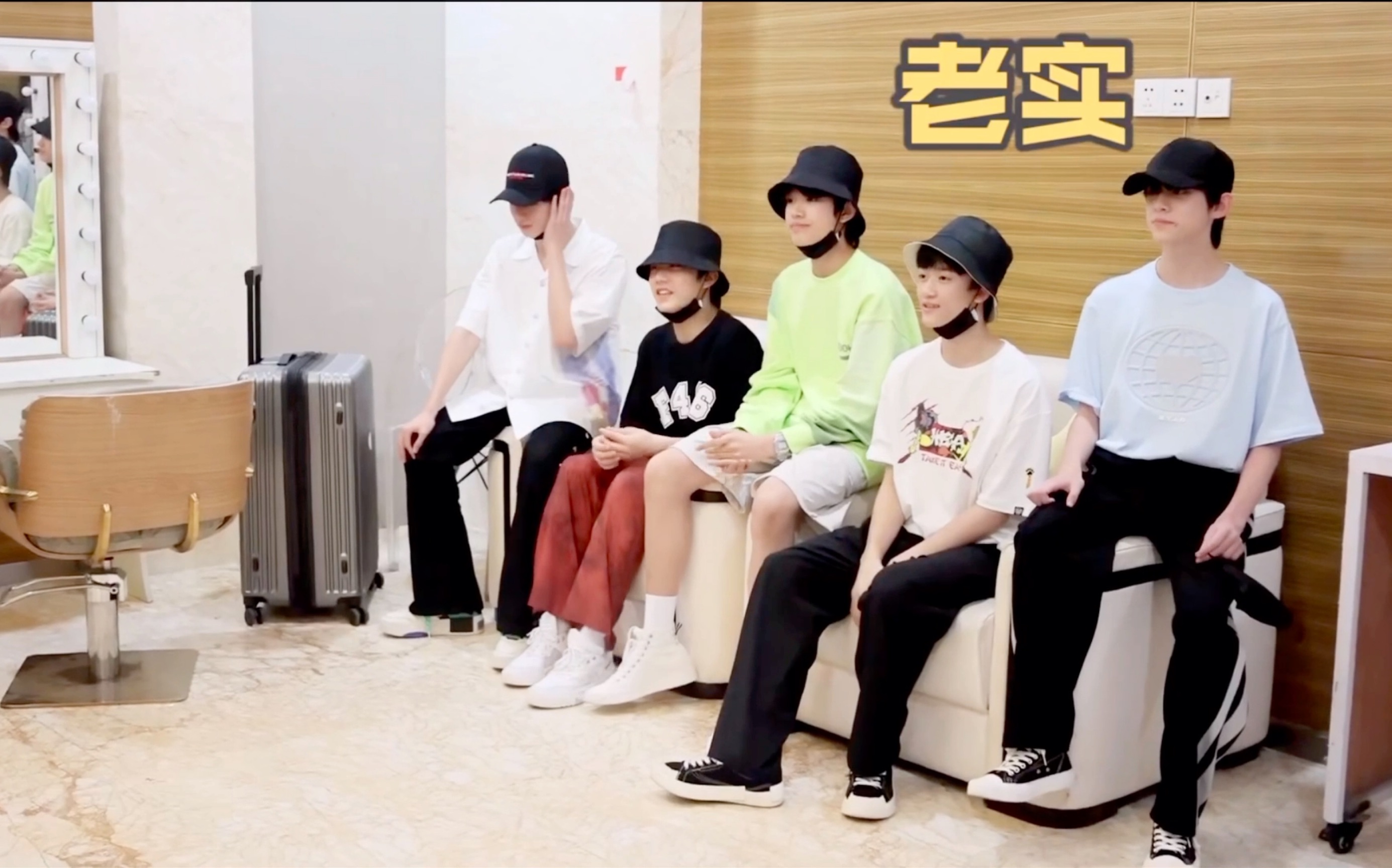 【tfboys/时代少年团/tf三代】tnt&tf三代见师兄名场面_哔哩哔哩_bili