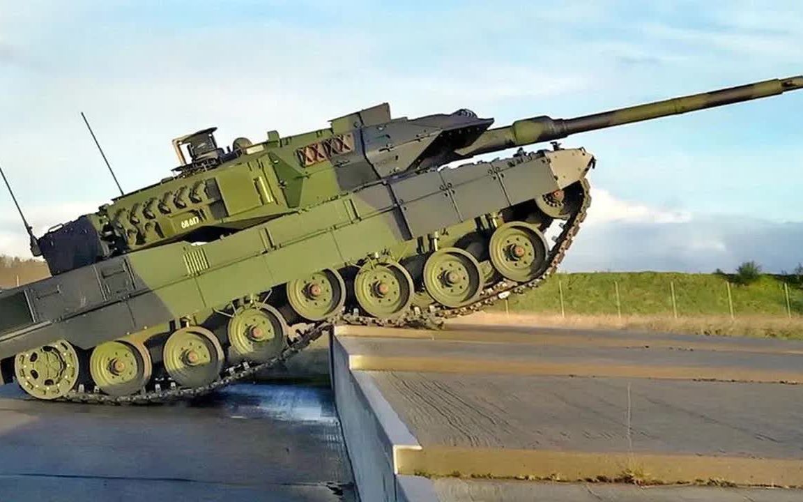 【从原物中学习——巨型超级坦克  Leopard 2】【中英字幕】【原物环境】【战场情况】哔哩哔哩bilibili